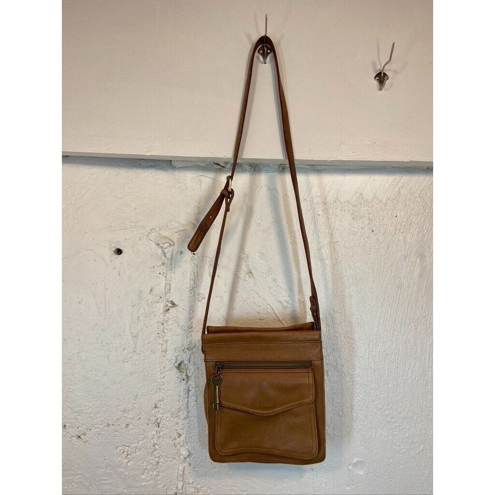 Fossil Brown Leather Small Crossbody Bag Purse Zipper Pockets 7.5 X 8.5